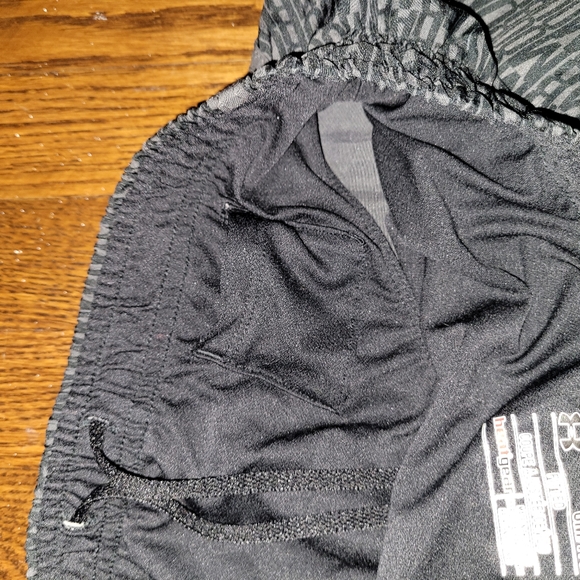 Under Armour Running shorts - Picture 6 of 8